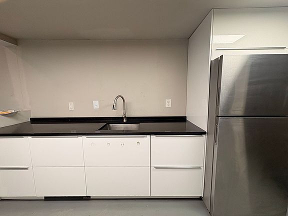 4th image of 808 N Calvert St APT 2