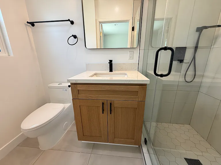 bathroom 2 (inside bedroom 3)