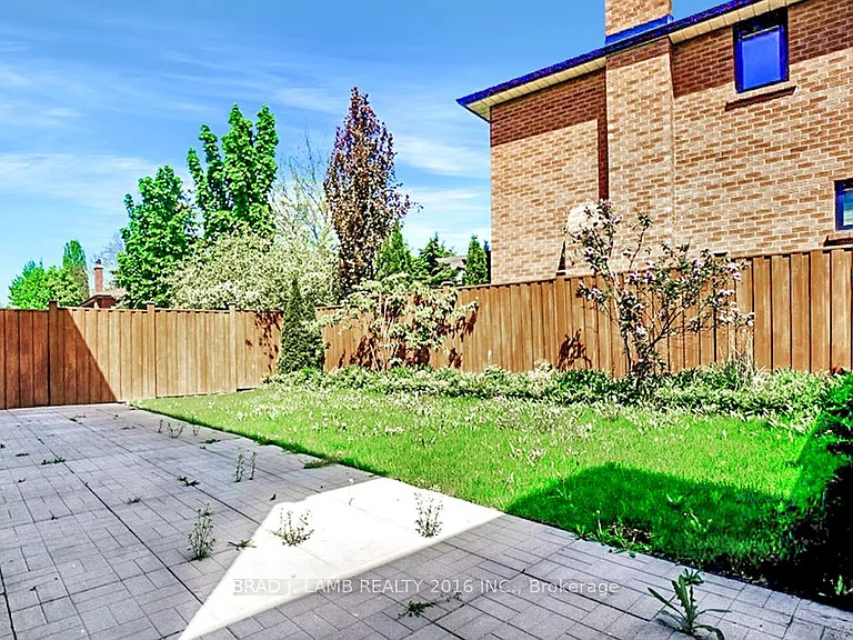 62 Royal Garden Blvd — Photo 26