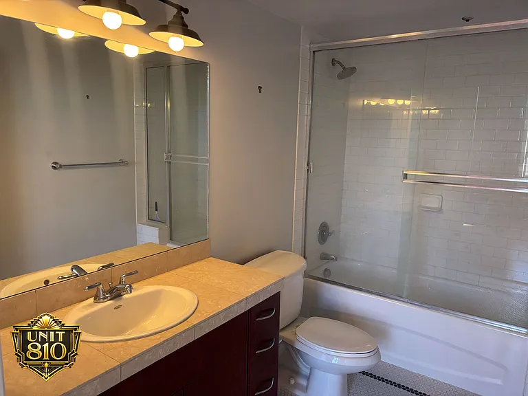 114 W Adams St #810 — Photo 26
