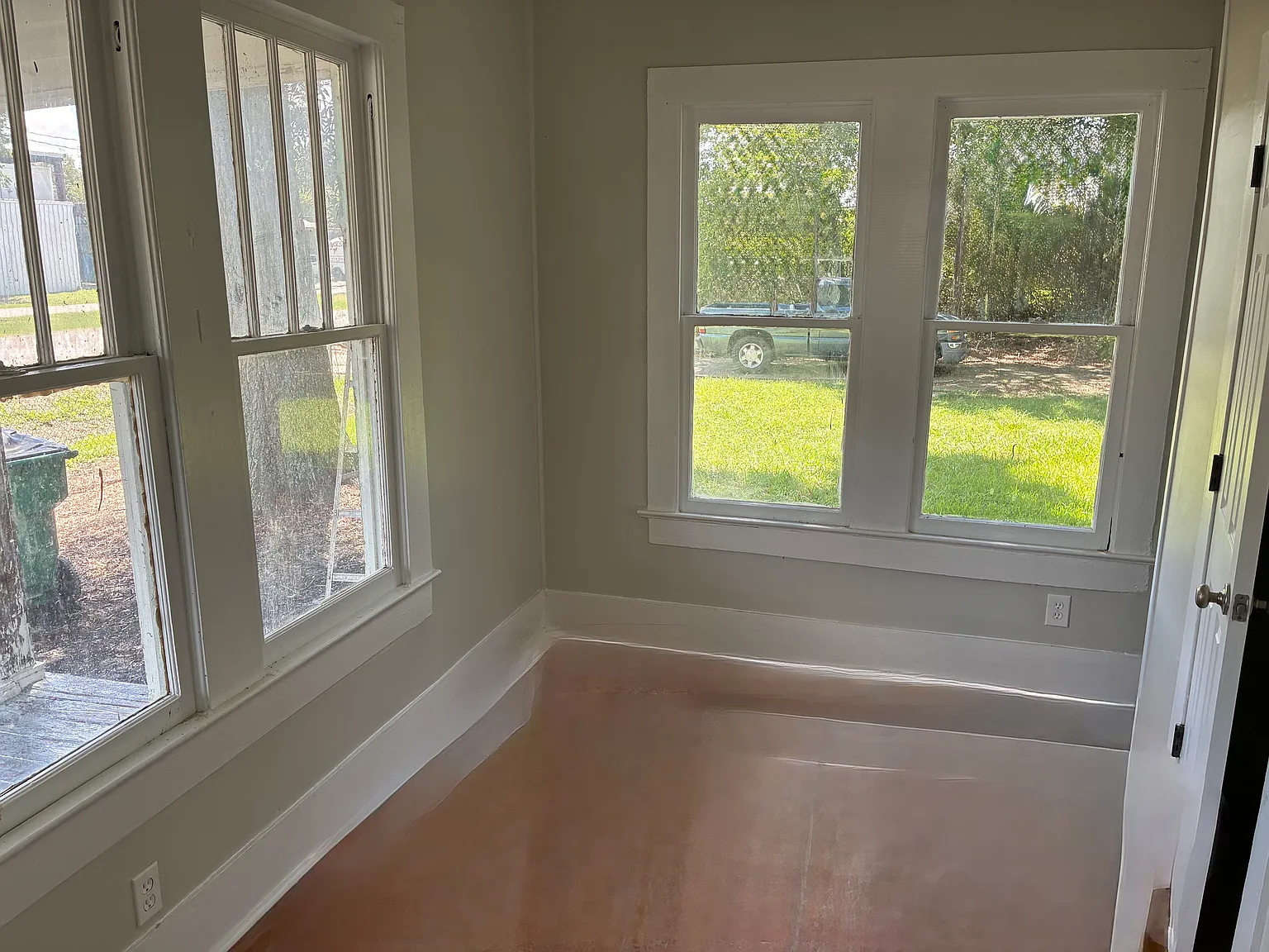 3 bed, 1200 sqft, $900 — Photo 2