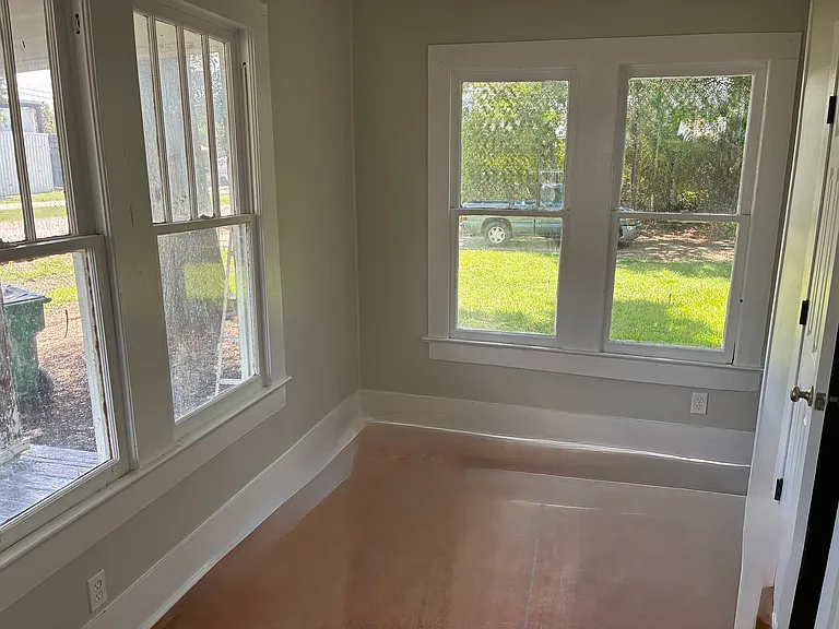 227 N Western Ave — Photo 2