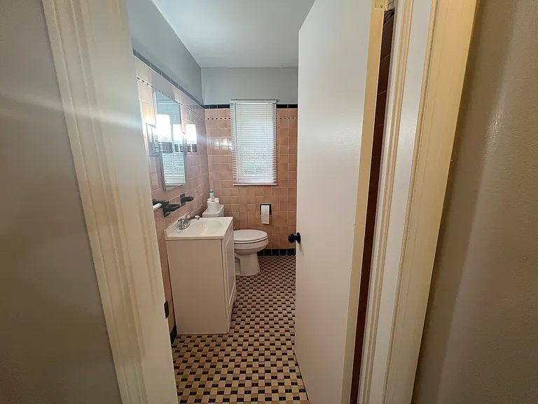 170 N Rose Blvd — Photo 21