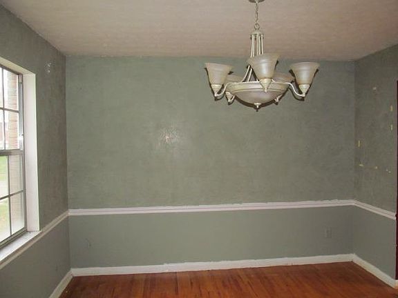3rd image of 7927 Southampton Ct