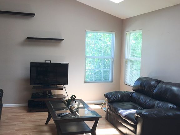 5th image of 911 Ainsley Dr