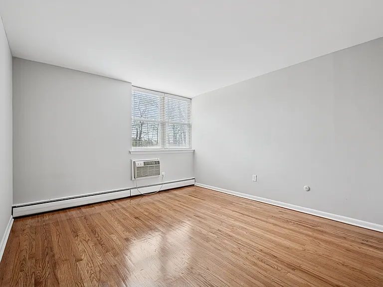 Willow Bend Apartments — Photo 9