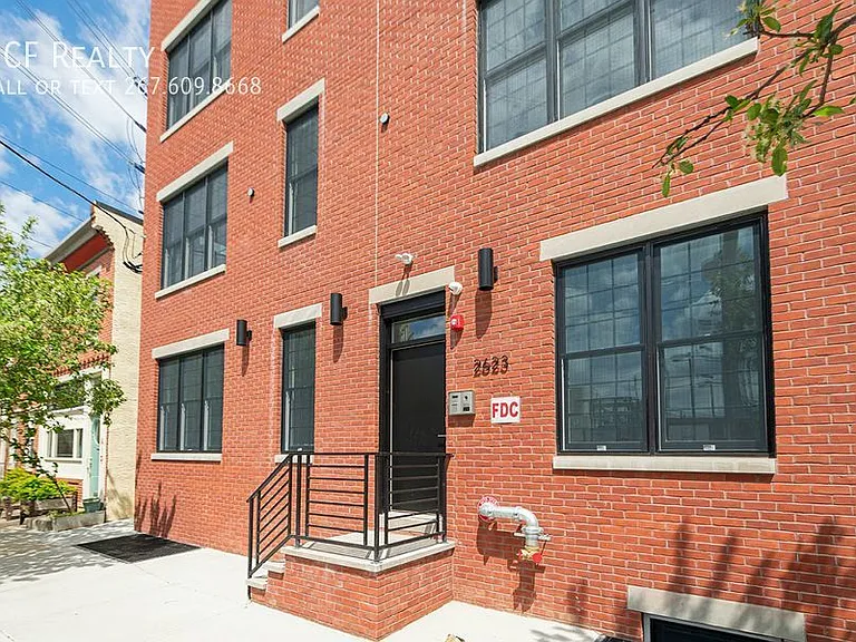 2623 Christian St #304 — Photo 17