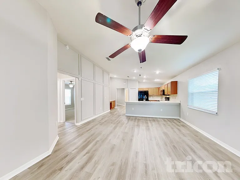 921 Kingfisher Dr — Photo 3