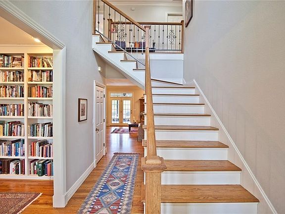 2nd image of 1122 S Schoolhouse Ln