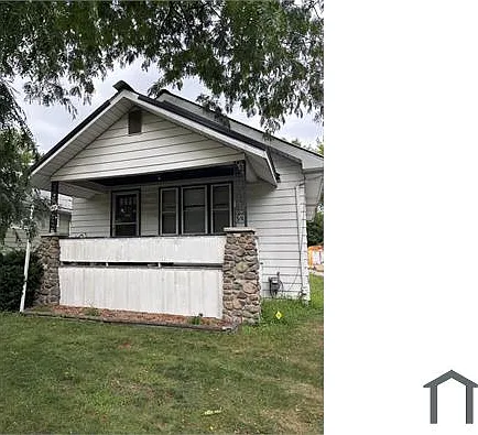 1918 Benjamin St — Photo 1