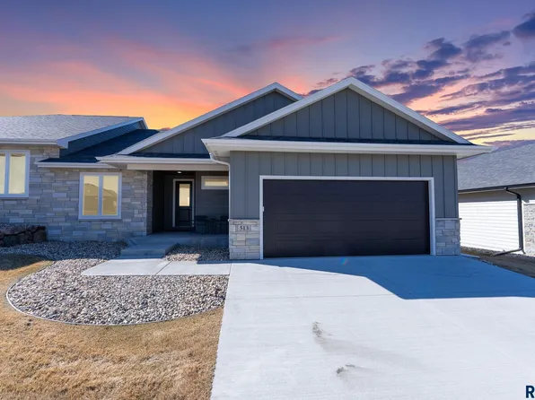 513 N Wildcat Dr, Sioux Falls, SD 57110
