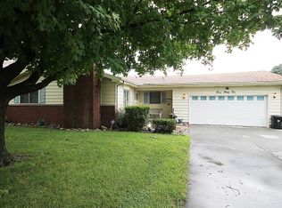 332 N Country Club Rd, Decatur, IL 62521