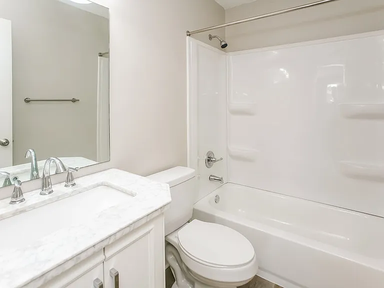 1015 Redwood Dr — Photo 10