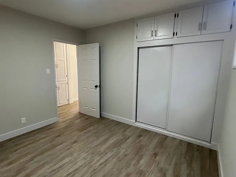 2622 S Manhattan Pl — Photo 15