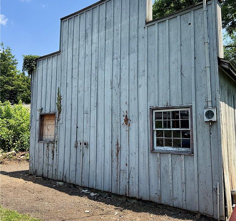 1st image of 3282 Easton Ave