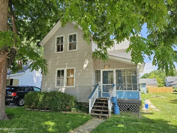 332 Carroll St, Marine City, MI 48039