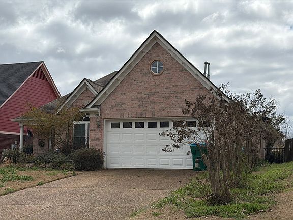 2nd image of 200 Magnolia Garden Ln