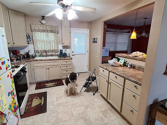 5th image of 2433 W Carriage Ln