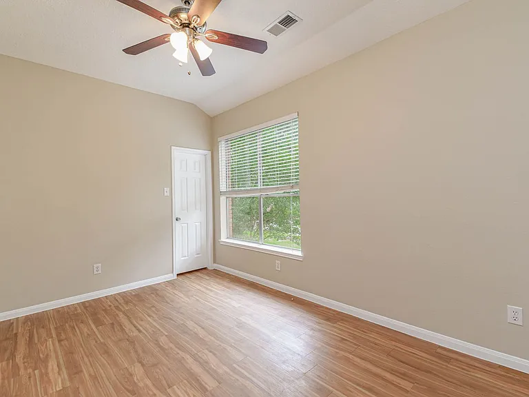 9523 Tallow Tree Dr — Photo 10