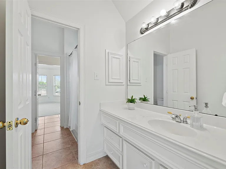 2923 Zachary Bend Ln — Photo 33