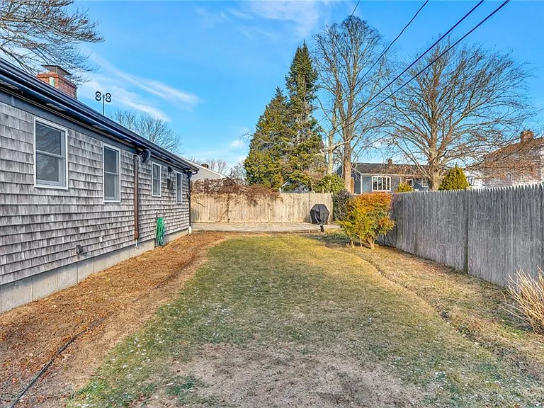 1 Collins Ter — Photo 29