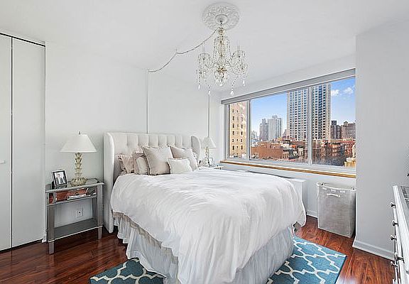 4th image of 401 E 84th St APT 6D