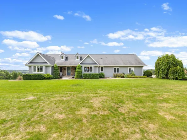 W1967 Mystic COURT, Ixonia, WI 53036