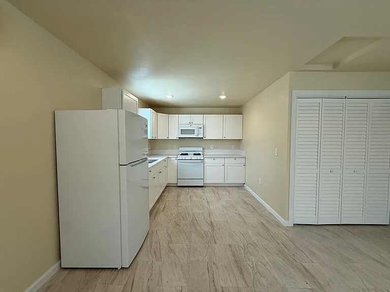 1215 Mira Flores Dr — Photo 9