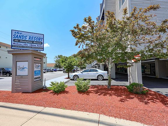 4th image of 32 Ashworth Avenue #437