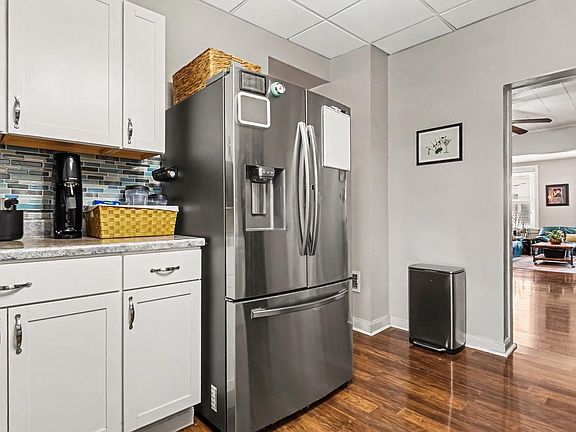 5th image of 253 Walnut St