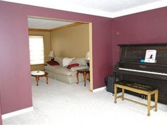 5th image of 1077 Featherstone Dr