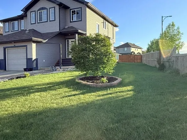1904 118th St SW, Edmonton, AB T6W 2E5