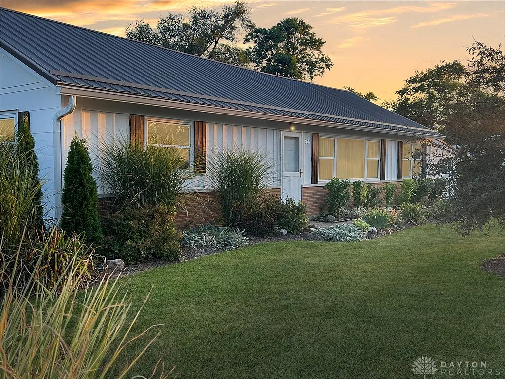 301 Maple Ave photo 1