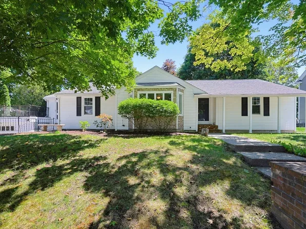 20 Tondreau Ave, Attleboro, MA 02703