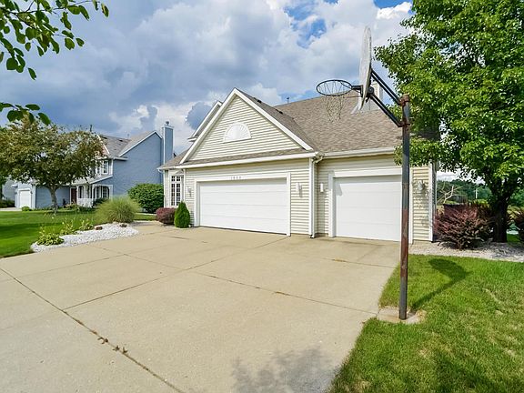 3rd image of 1063 Lumina Dr