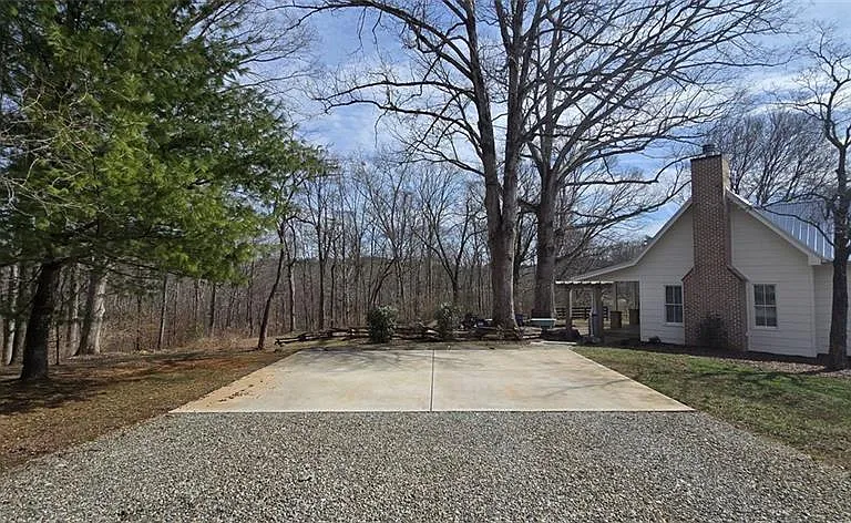 812 Bessie Ln — Photo 3