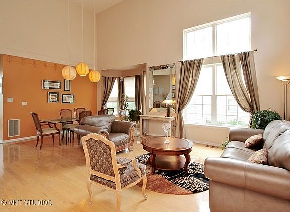 3rd image of 1469 Woodbury Cir
