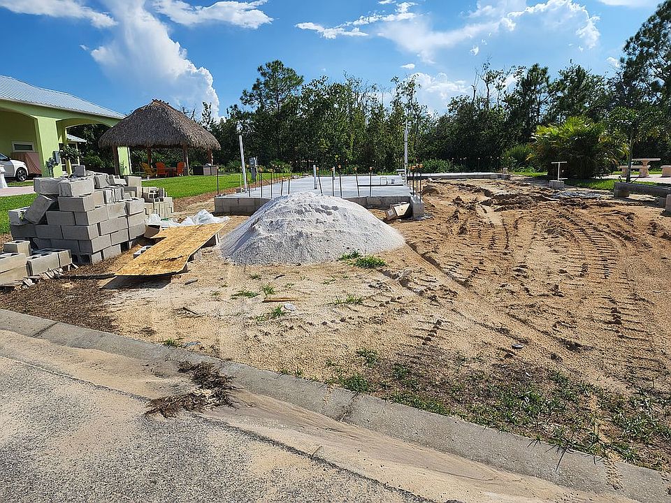 2nd image of 3208 Fish Hawk Dr