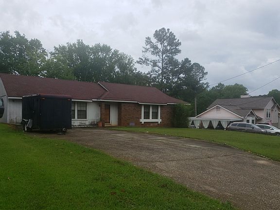 3rd image of 310 Chase Woods Cir