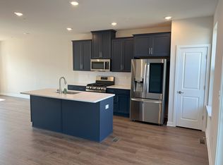 904 Magnolia Ln, Spring City, PA 19475