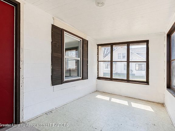 3rd image of 537 Lathrop St