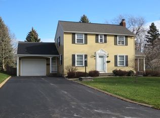 54 Oakcrest Dr, Rochester, NY 14617