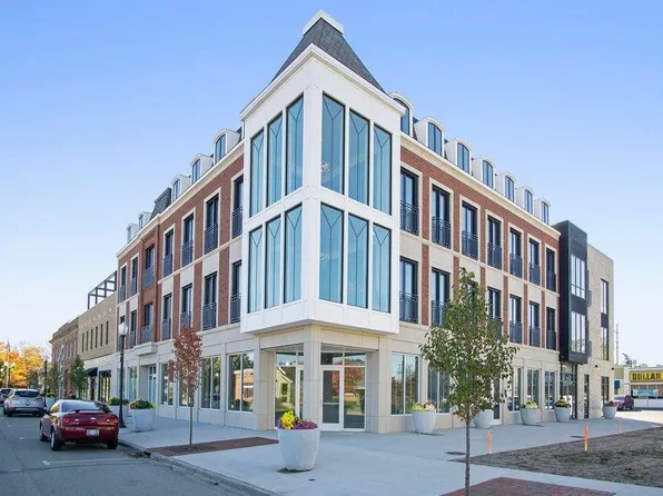 110 W Savidge St APT 201, Spring Lake, MI 49456