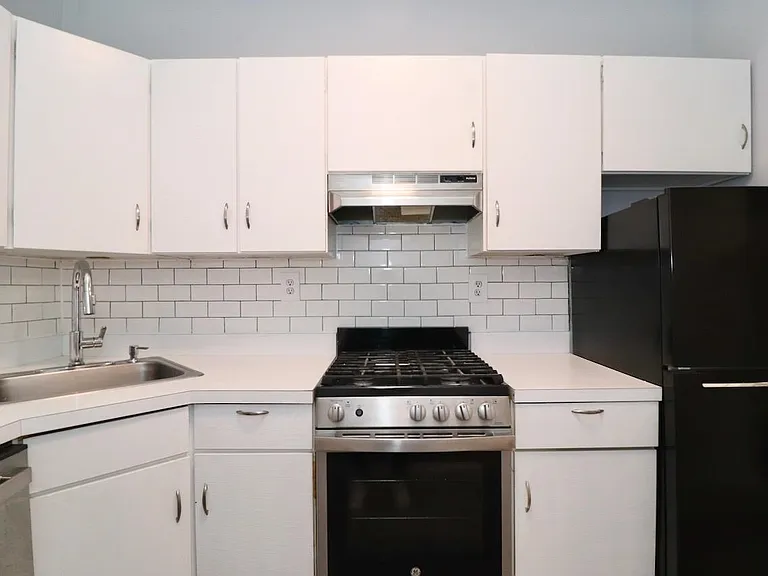 108 Adams St #4 — Photo 2