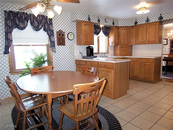 3rd image of 8068 Deerpath Dr