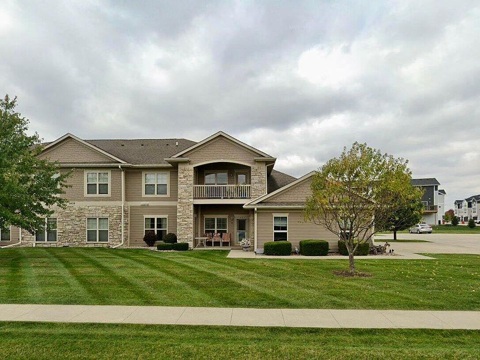 1st image of 2406 NE Oak Dr Unit 2