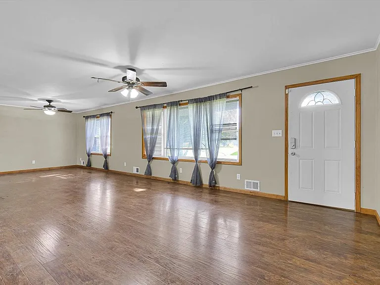 535 Wallace St — Photo 1