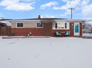 30032 Iroquois Dr, Warren, MI 48088