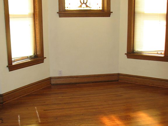 4th image of 1910 W Wilson Ave #2E