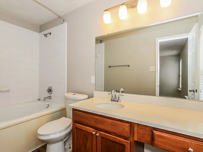 8138 Sanders Glen Ln — Photo 10